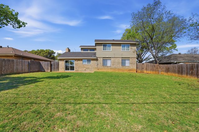 1885 Cliff View Drive, Lewisville, TX 75077