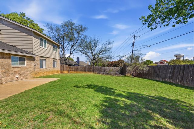 1885 Cliff View Drive, Lewisville, TX 75077