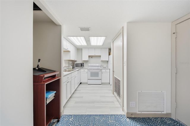 1 KEY CAPRI 306E, Treasure Island, FL 33706