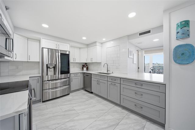 1 KEY CAPRI 306E, Treasure Island, FL 33706