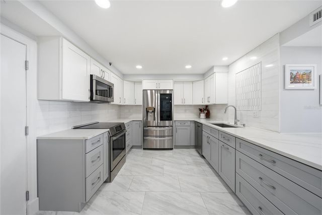 1 KEY CAPRI 306E, Treasure Island, FL 33706