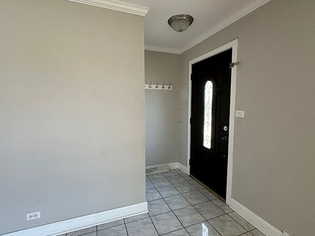 8517 W Carmen Avenue, Chicago, IL 60656