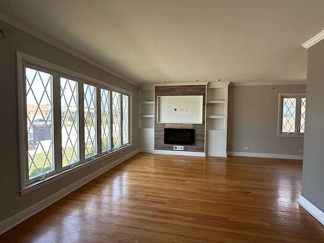 8517 W Carmen Avenue, Chicago, IL 60656