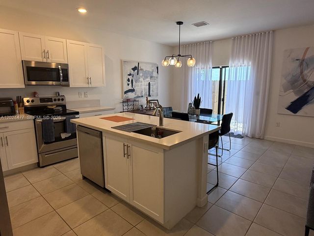 10072 SW 231st Ln, Miami, FL 33190