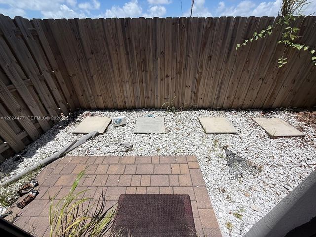 10072 SW 231st Ln, Miami, FL 33190