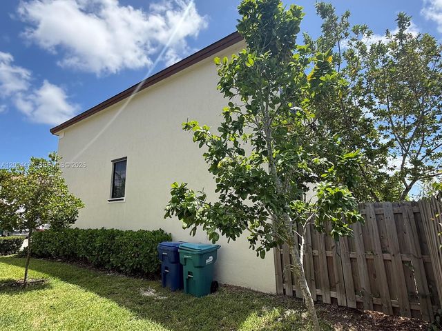 10072 SW 231st Ln, Miami, FL 33190