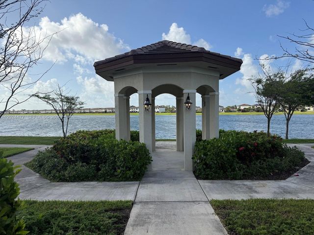 10072 SW 231st Ln, Miami, FL 33190