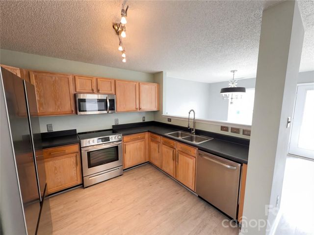 1911 Almond Hills Drive, Charlotte, NC 28262