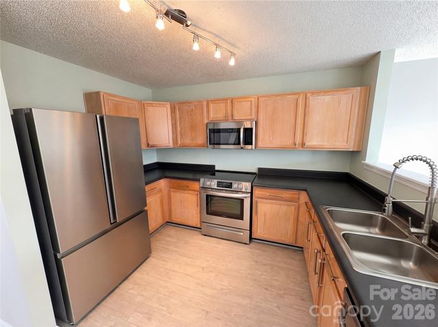 1911 Almond Hills Drive, Charlotte, NC 28262