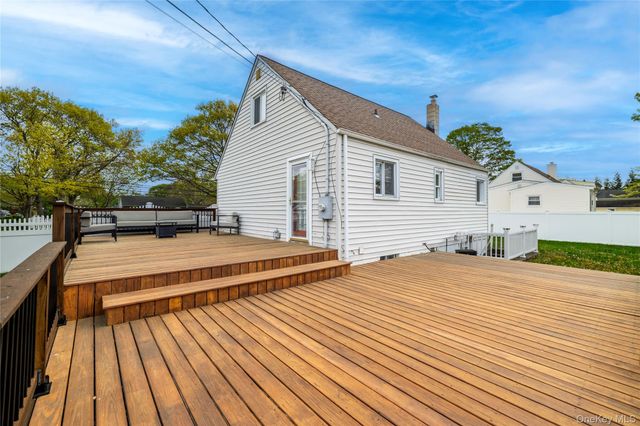 532 Rockaway Street, West Islip, NY 11795