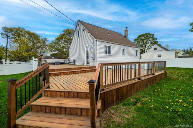 532 Rockaway Street, West Islip, NY 11795