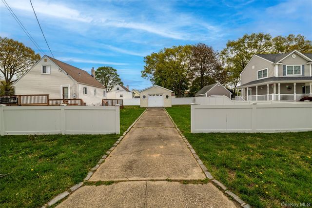 532 Rockaway Street, West Islip, NY 11795
