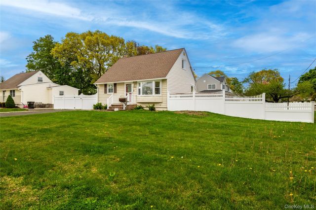 532 Rockaway Street, West Islip, NY 11795