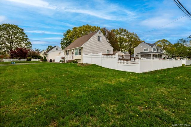532 Rockaway Street, West Islip, NY 11795