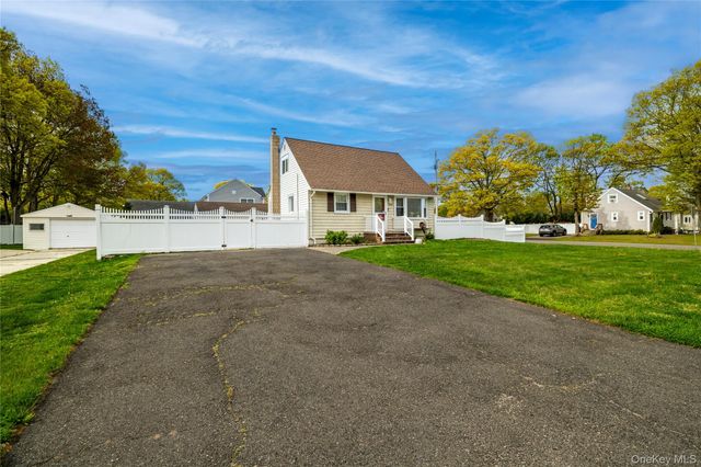 532 Rockaway Street, West Islip, NY 11795
