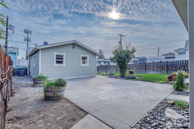 512 4th Street, Wenatchee, WA 98801