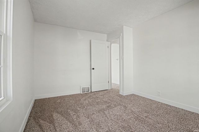 1316 E Beardsley Avenue, Elkhart, IN 46514