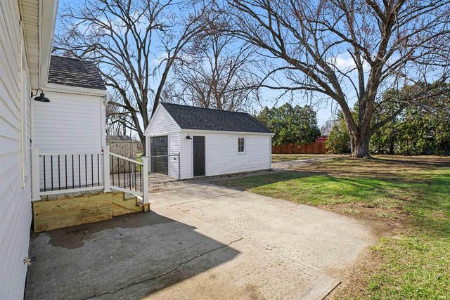 1316 E Beardsley Avenue, Elkhart, IN 46514