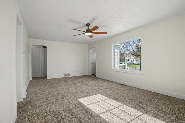 1316 E Beardsley Avenue, Elkhart, IN 46514