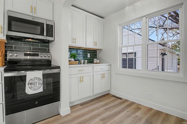 1316 E Beardsley Avenue, Elkhart, IN 46514