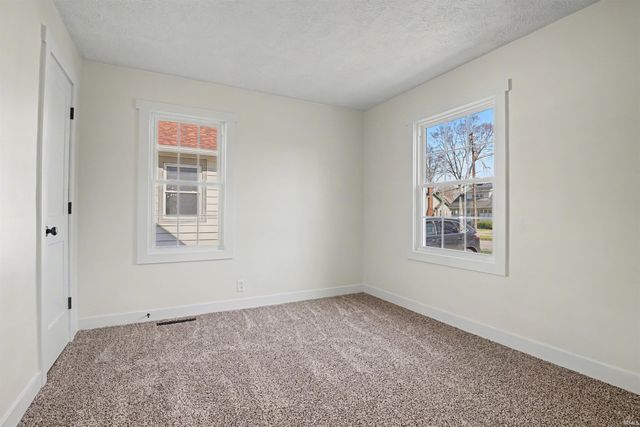 1316 E Beardsley Avenue, Elkhart, IN 46514