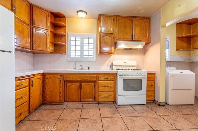 448 Fermoore, San Fernando, CA 91340