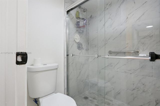 3101 N Country Club Dr 102, Aventura, FL 33180