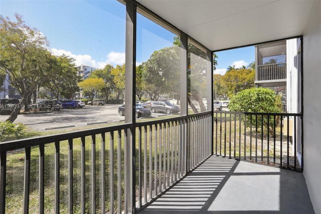 3101 N Country Club Dr 102, Aventura, FL 33180