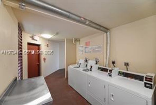 3101 N Country Club Dr 102, Aventura, FL 33180