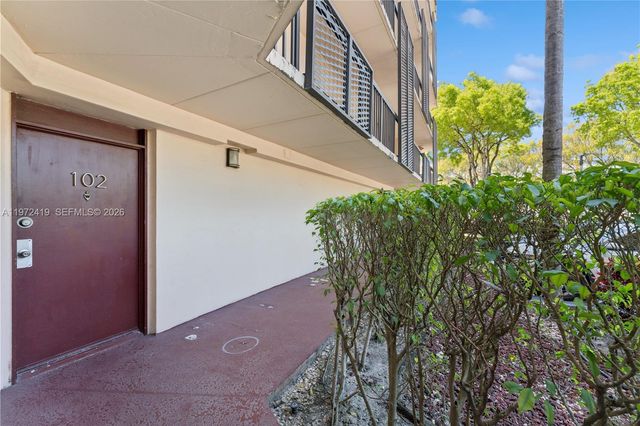 3101 N Country Club Dr 102, Aventura, FL 33180