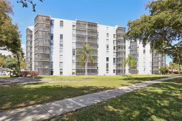 3101 N Country Club Dr 102, Aventura, FL 33180