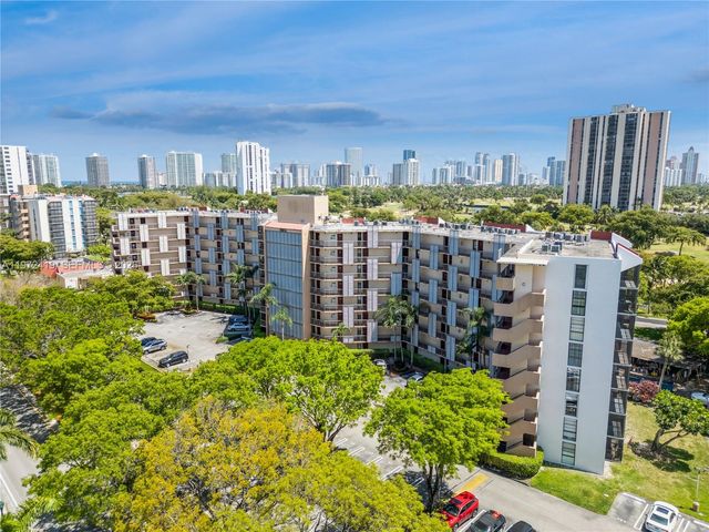 3101 N Country Club Dr 102, Aventura, FL 33180