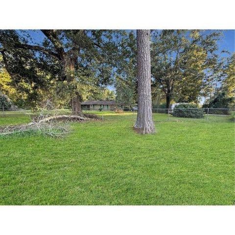 5604 Highway 105, Hull, TX 77564