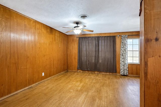 5604 Highway 105, Hull, TX 77564