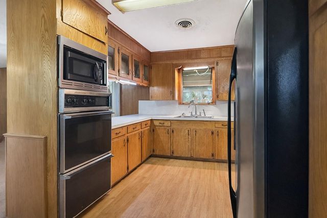 5604 Highway 105, Hull, TX 77564