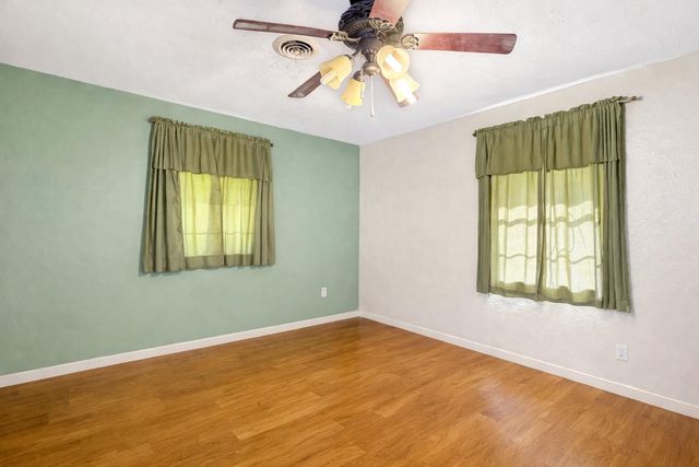 5604 Highway 105, Hull, TX 77564