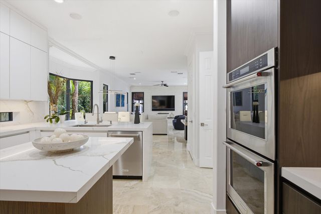 6005 Pinewood Avenue, Parkland, FL 33067