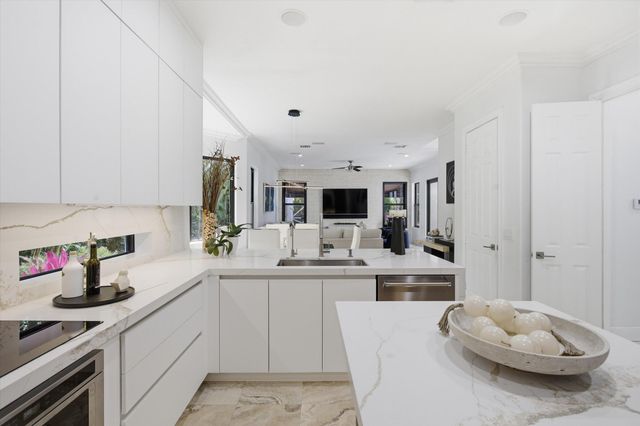 6005 Pinewood Avenue, Parkland, FL 33067