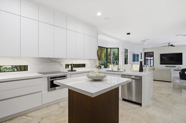 6005 Pinewood Avenue, Parkland, FL 33067