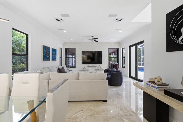 6005 Pinewood Avenue, Parkland, FL 33067