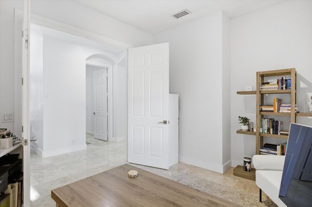 6005 Pinewood Avenue, Parkland, FL 33067