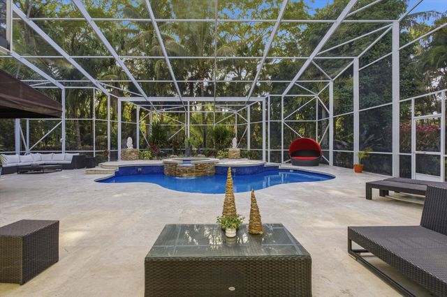 6005 Pinewood Avenue, Parkland, FL 33067