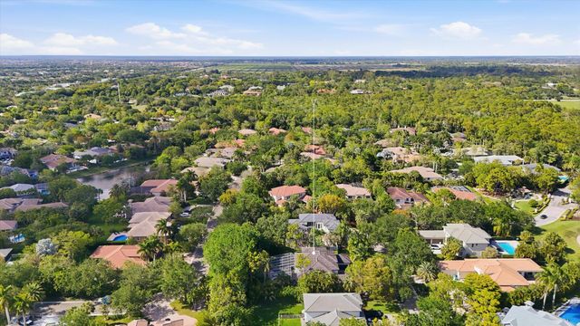 6005 Pinewood Avenue, Parkland, FL 33067