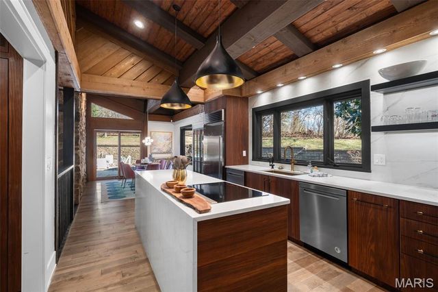 132 Mystic Meadows Lane, Creve Coeur, MO 63141