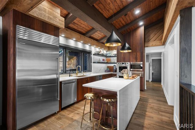 132 Mystic Meadows Lane, Creve Coeur, MO 63141