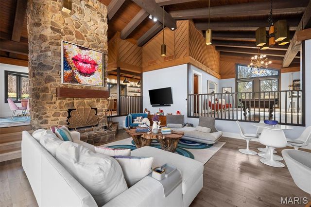 132 Mystic Meadows Lane, Creve Coeur, MO 63141