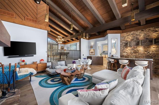 132 Mystic Meadows Lane, Creve Coeur, MO 63141