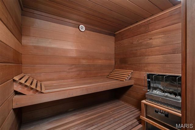 132 Mystic Meadows Lane, Creve Coeur, MO 63141