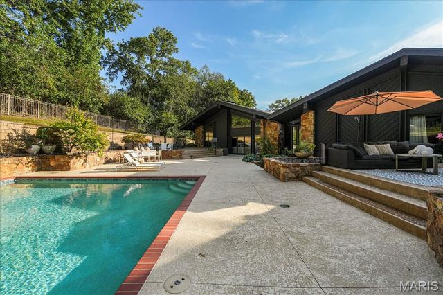 132 Mystic Meadows Lane, Creve Coeur, MO 63141