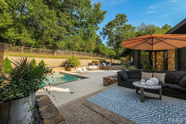 132 Mystic Meadows Lane, Creve Coeur, MO 63141